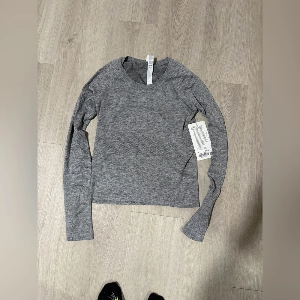 NWT Lululemon Swiftly - Picture 2 of 6